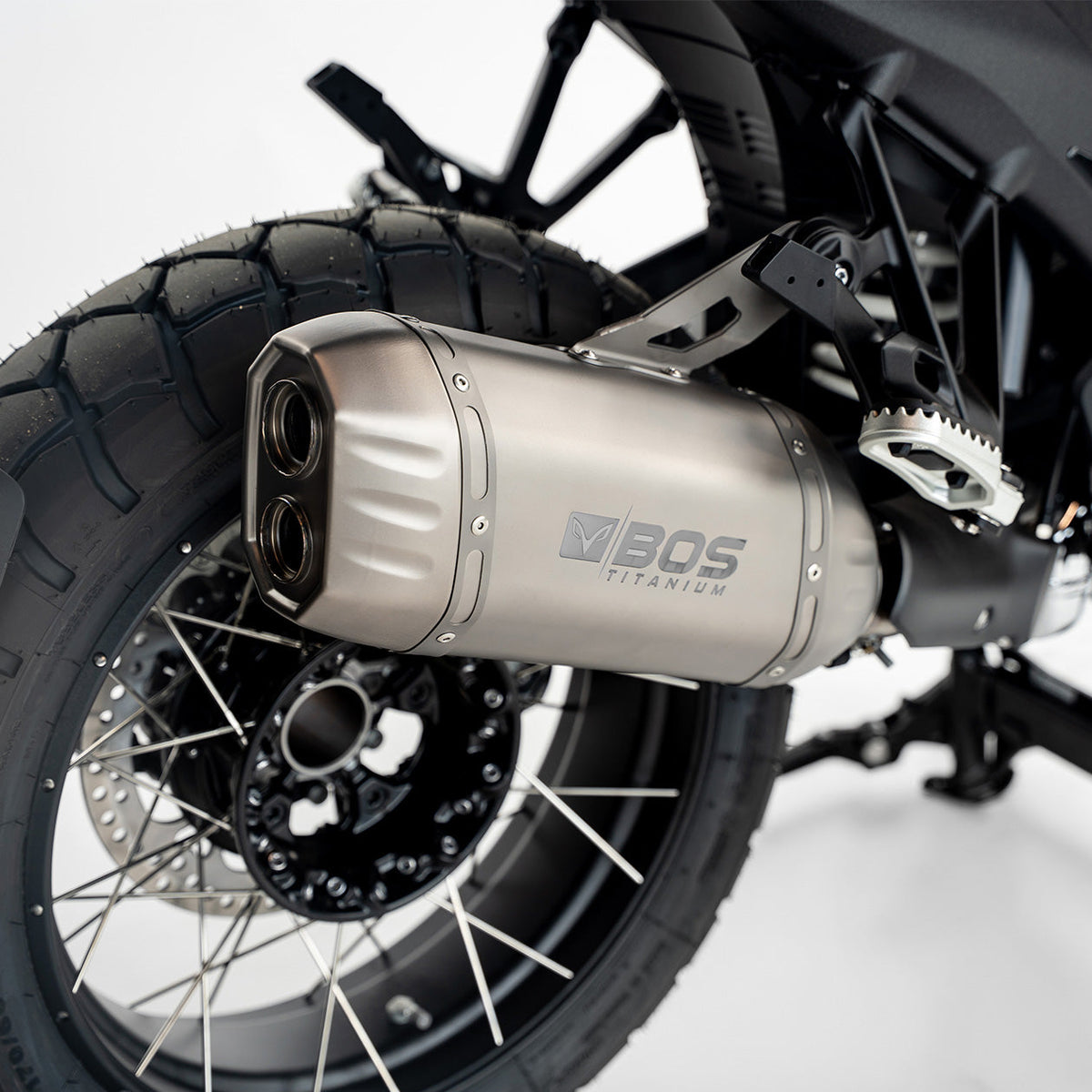 BOS Titanium uitlaat BMW R 1300 GS - achteraanzicht